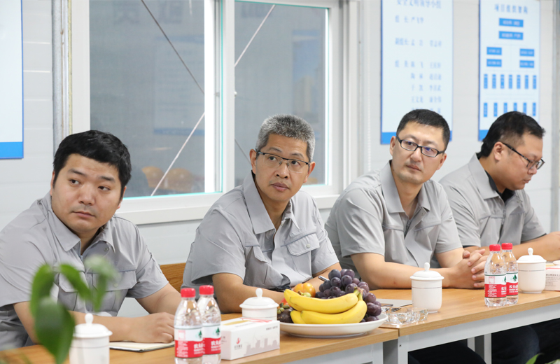 2019年8月12-13日，中天建設(shè)集團(tuán)總裁吳海濤帶領(lǐng)集團(tuán)財(cái)務(wù)風(fēng)控部副總經(jīng)理陳劍、市場企管部總經(jīng)理助理李紅燕等一行來到沈陽檢查走訪中天東北公司，并對直營項(xiàng)目管理進(jìn)行巡查。
