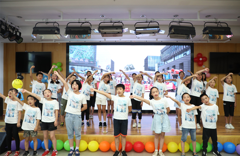 2019年8月17日，中天二建“我們都是追夢(mèng)人”小候鳥(niǎo)公益夏令營(yíng)圓滿(mǎn)落幕。