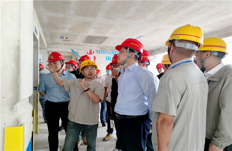 2023年5月10日，綠地香港集團(tuán)華南區(qū)域公司工程對標(biāo)培訓(xùn)觀摩會在中天八建南寧綠地朗峯A地塊項(xiàng)目舉行。