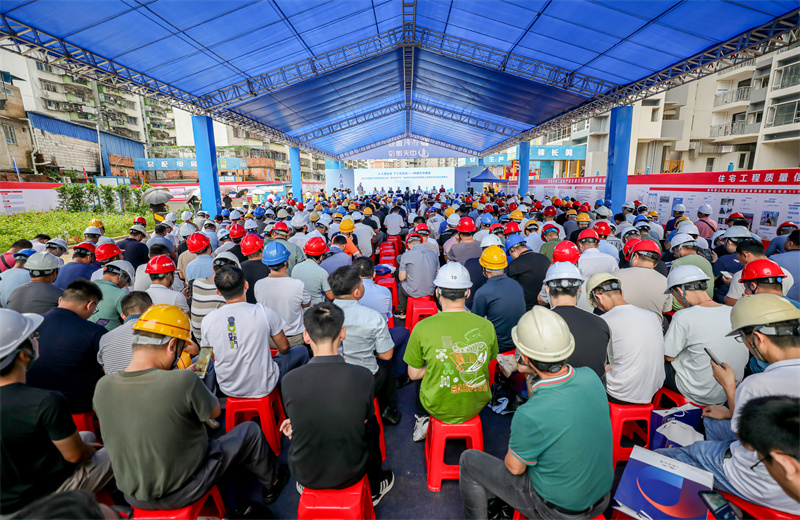 2024年6月15日，2024 年南寧市房屋市政工“安全生產(chǎn)月”啟動儀式、應(yīng)急演練暨現(xiàn)場安全標(biāo)準(zhǔn)化觀摩會在中天八建南寧保利錦上項(xiàng)目成功舉行。