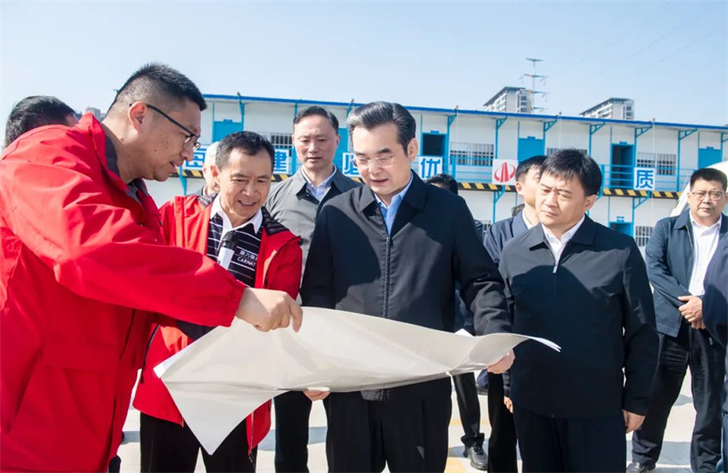 2024年10月30日，淮安市委書(shū)記史志軍帶隊(duì)視察了中天江蘇公司承建的“江蘇康乃馨高端織造和智能裝備制造一期項(xiàng)目”項(xiàng)目建設(shè)情況。